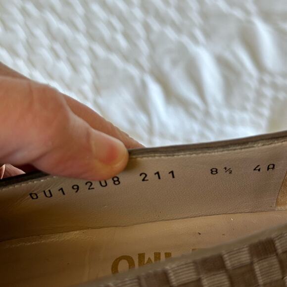 Salvatore Ferragamo Classic Woven  & Leather Heel - Picture 5 of 9